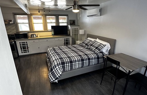 Point Loma Heights Cottage | OB Bungalow - Newport Ave, Walk to All