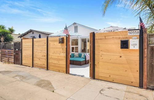 Ocean Beach Cottage | OB Surf House 1 Block to Beach/Shops/Bars- 7 Beds