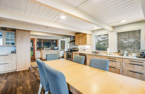 Cape Meares House | Ocean and lake view home with private hot tub and beach access