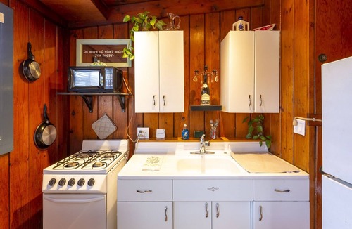 Ocean Beach Apartment | Ocean Beach #4 Esalen, Cozy Cottage/studio, only 3 blocks to the beach 🏖