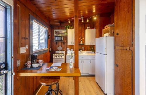 Ocean Beach Apartment | Ocean Beach #4 Esalen, Cozy Cottage/studio, only 3 blocks to the beach 🏖