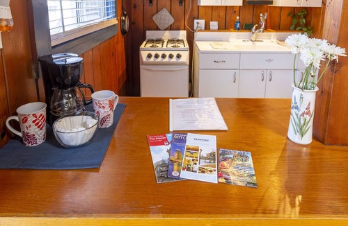 Ocean Beach Apartment | Ocean Beach #4 Esalen, Cozy Cottage/studio, only 3 blocks to the beach 🏖