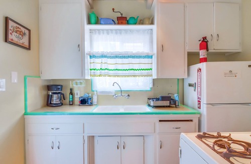 Ocean Beach Cottage | Ocean Beach hidden gem w/private patio outdoor patio 1 block to the beach