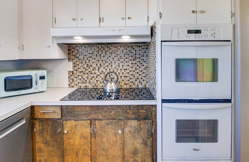 Bayshore House | Ocean Front House Sits Right on a Sandy Beach!