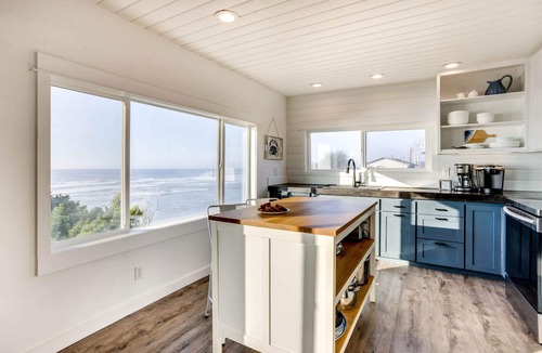 Seal Rock House | Ocean Front with Spectacular Views! 2 Bedroom, 2 Bath! Seal Rock!