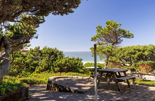 Lincoln City Condo | Ocean Haven in Taft * Pup Perfect Beach Condo