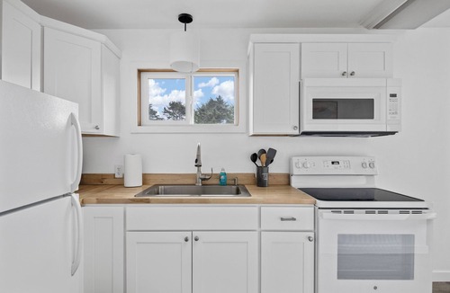 Rockaway Beach Condo | Ocean Rogue Inn Suite #2 - 1 BD Condo | Oceanfront