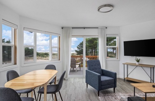 Rockaway Beach Condo | Ocean Rogue Inn Suite #2 - 1 BD Condo | Oceanfront