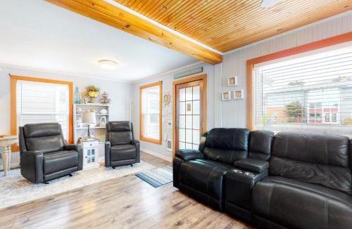 Rockaway Beach House | Ocean Shells Cottage