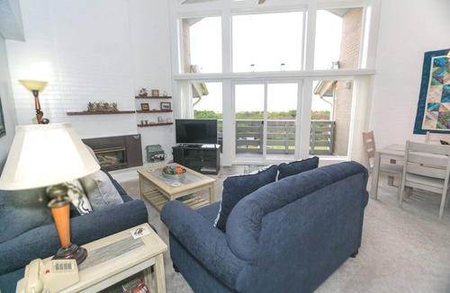 Ocean Shores Apartment | Ocean Shores Escape – Cozy Penthouse with Fireplace, Pool & Sauna