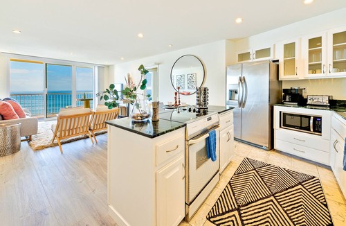 Ocean Beach Apartment | Ocean-view condo with patio, full kitchen & WiFi - dog-friendly