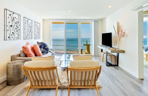 Ocean Beach Apartment | Ocean-view condo with patio, full kitchen & WiFi - dog-friendly