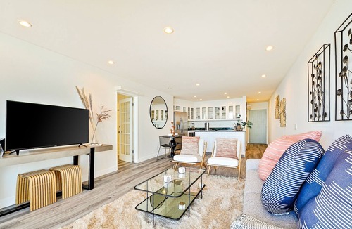 Ocean Beach Apartment | Ocean-view condo with patio, full kitchen & WiFi - dog-friendly