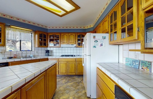 Mendocino House | Ocean view home with Fireplace, Hot Tub, Deck