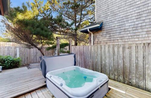 Newport House | Ocean view homes with hot tubs enclosed yard fireplace - 1 block to the beach