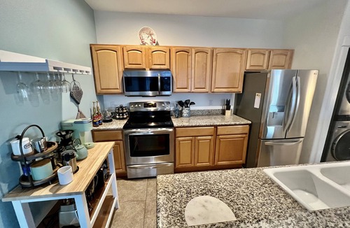 Westport Condo | Ocean view ~ Hot Tub ~ King Bed ~ EV Charger!