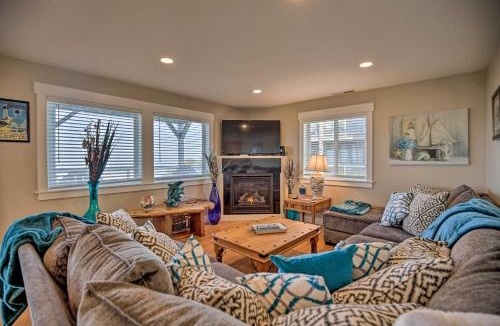 Lincoln City House | Ocean-View Lincoln City Retreat w/3 Viewing Decks