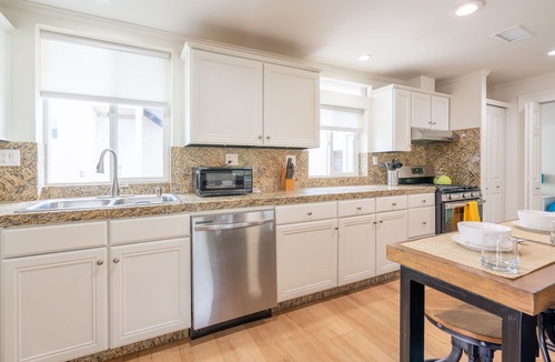 Cardiff-by-the-Sea House | Ocean View Rooftop Deck + Walk to Beach
