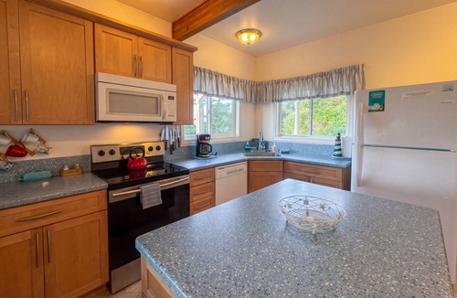 Coos Bay House | Ocean View Retreat on 2 acres