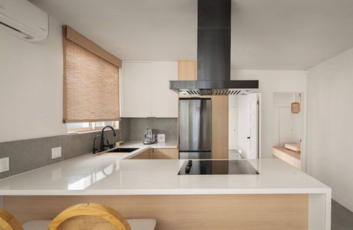 Hermosa Beach House | Ocean View Rooftop Retreat Hermosa