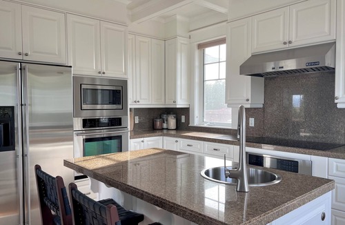 Long Beach House | Ocean-View Spa Home/Sauna · Cold Plunge · Hot Tub/Sleeps 10