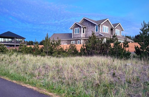 Long Beach House | Ocean-View Spa Home/Sauna · Cold Plunge · Hot Tub/Sleeps 10