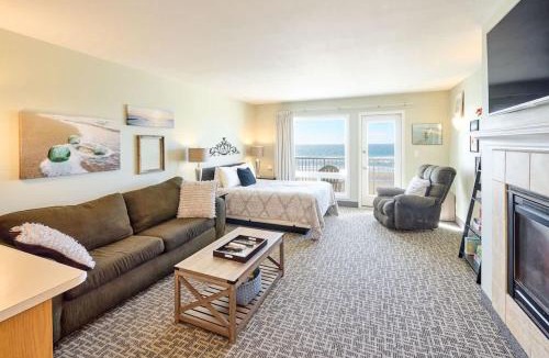 Lincoln City House | Ocean View Suite - Sleeps Six - Heated Indoor Pool & Hot Tub Access