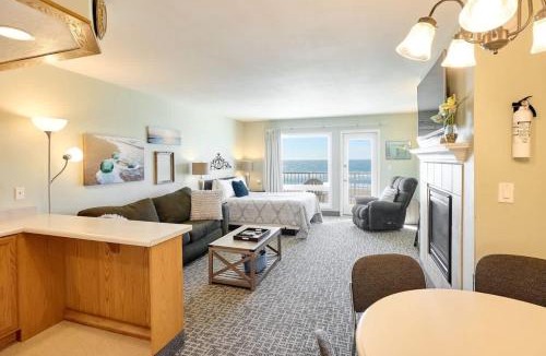 Lincoln City House | Ocean View Suite - Sleeps Six - Heated Indoor Pool & Hot Tub Access