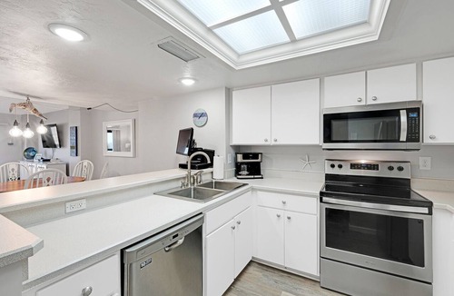 Ormond-by-the-Sea Condo | 🌊 Oceanfront 2/2 | Big Balcony | Beach Views from Every Room 🏖️ | Heated Pool & Garage