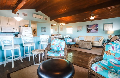 Freeport House | Oceanfront Beach House | Direct Beach Access | 4/2, Washer/Dryer, Full Kitchen