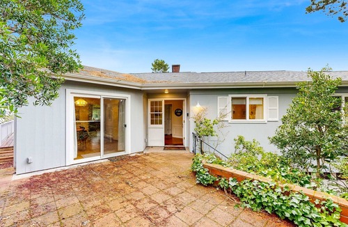 Klipsan Beach House | Oceanfront charmer with wood fireplace, games, & scenic deck - dog-friendly