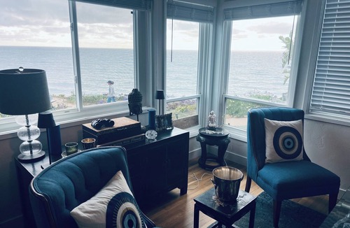 Ocean Beach Cottage | Oceanfront Cottage- on the cliffs- water front property