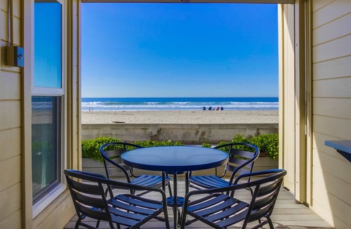Mission Beach Condo | Oceanfront dog-friendly condo w/water views, private gas grill, & patio