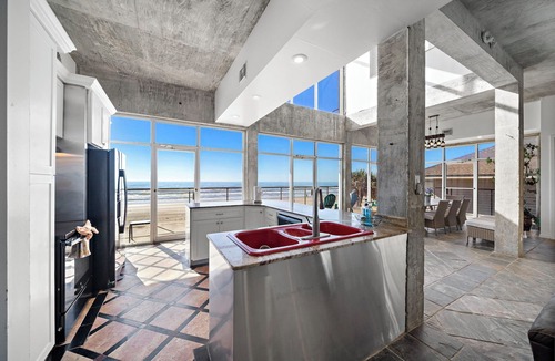 Bermuda Beach House | Oceanfront Experience | Panoramic Views + Pet-friendly