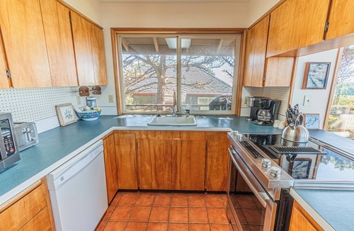 Lincoln City House | Oceanfront Home, Deck, High Windows with Amazing Views, Beach Access Nearby