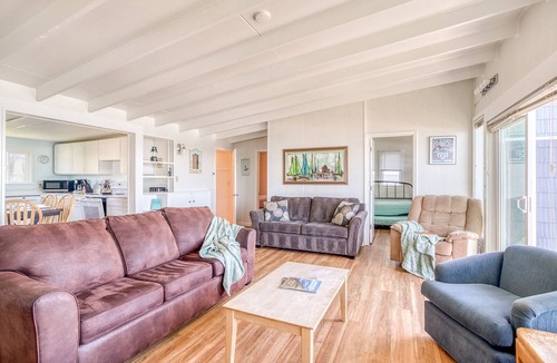 Nelscott House | Oceanfront Home with Wood Fireplace: Walk to Olivia Beach Access & Park