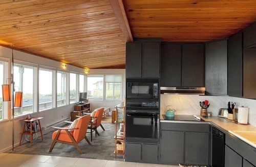Florence House | Oceanfront Midcentury Beach House at Heceta Beach