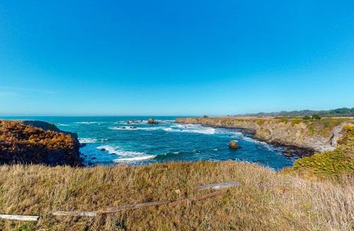 Caspar House | Oceanfront Retreat Close to Activities & the Beach