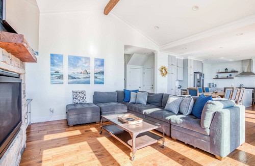 Lincoln City House | Oceanfront Serene Luxury Home, Overlooking Siletz Bay, BBQ