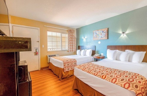 Loma Alta Hotel | Oceanside Retreat + Beach Access – 2 Budget-Friendly Rooms