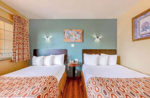 Loma Alta Hotel | Oceanside Retreat + Beach Access – 2 Budget-Friendly Rooms