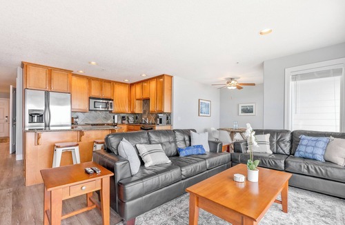 Rockaway Beach Condo | Oceanview 2-bedroom Penthouse Steps to the Beach