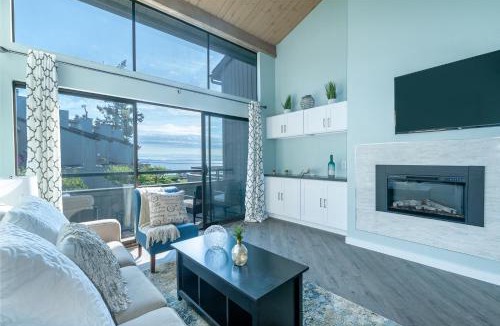 Birch Bay Apartment | Oceanview Escape at Birch Bay with indoor Pool & Hot Tub