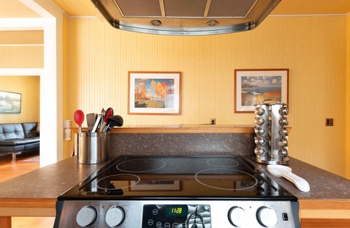 Ocean Park House | OCEANVIEW, Game Room, Pets Ok, Fenced Yard (1303B)