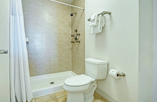 Las Vegas Resort | OFFICIAL LISTING | Wyndham - Desert Rose 1 Bed Suite Near Strip w/Full Kitchen
