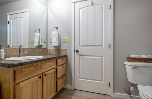 Southern Crossing Apartment | Old Mill Location with a Mountain View!