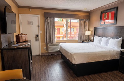 El Cajon Hotel | Om Park Inn and Suites El Cajon near San Diego