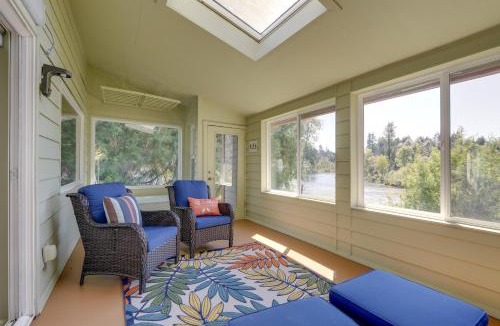 Marcola House | On McKenzie River! Home w/Scenic Sunroom