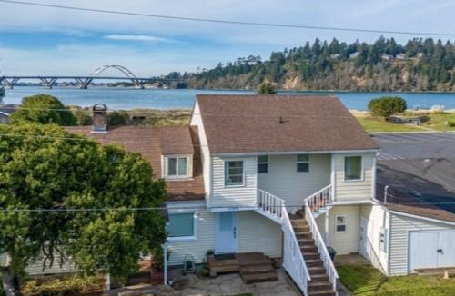 Waldport House | On the Water's Edge - Dog-Friendly Crabbing Bridge Views & More