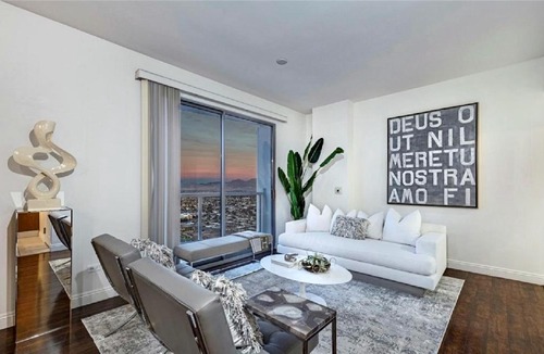 Gateway District Apartment | One Bedroom High Rise Residence with City Views